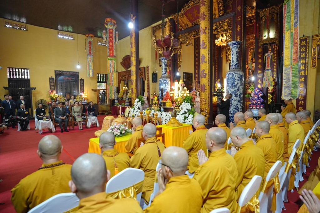 nha vua thai lan tham chua quan su_nguoiphattu.com213.jpg